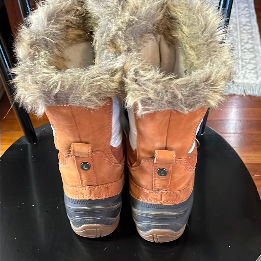 The North Face Tan and White Winter Boots - Picture 9 of 11